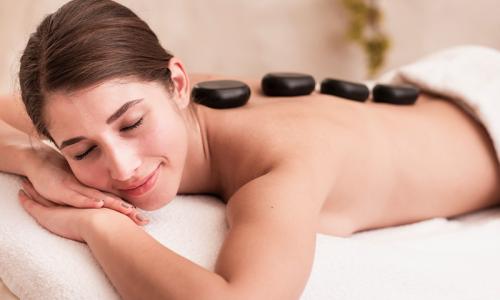 A lávaköves masszázs hatása: milyen előnyei vannak?