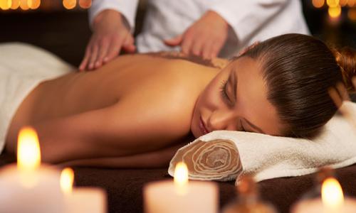 A masszázs hatása testünkre és lelkünkre: a legfőbb előnyök 