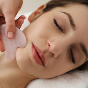 Gua sha arcmasszázs